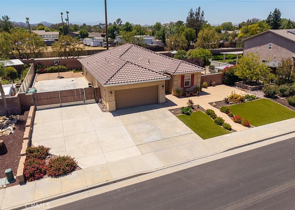 1st image of 33205 Gypsum Cir
