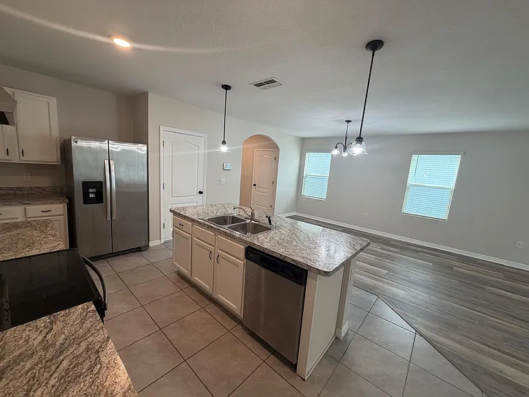 225 Gina Ln — Photo 5