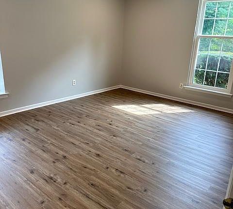 5th image of 142 Shire Dr