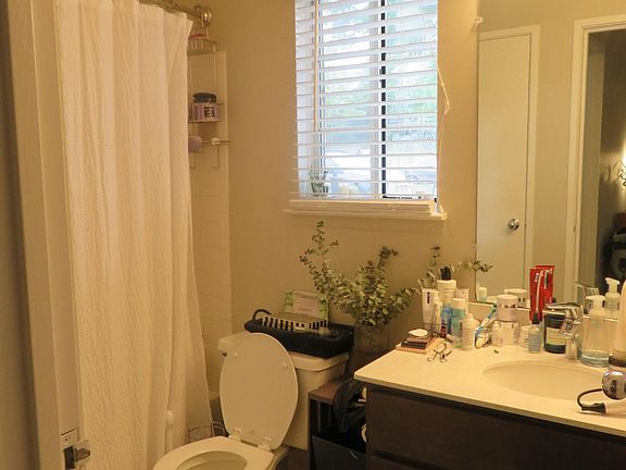 5th image of 322 Village Green Blvd APT 101