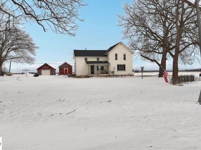 8797 E Walton Rd, Shepherd, MI, 48883