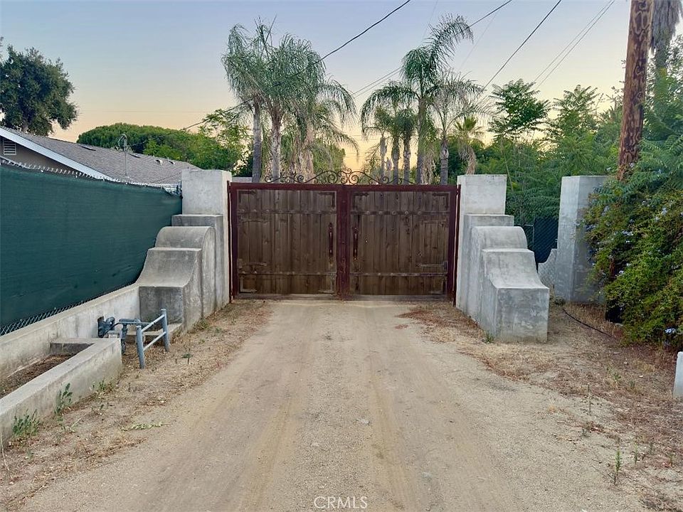 1st image of 13573 Gladstone Ave