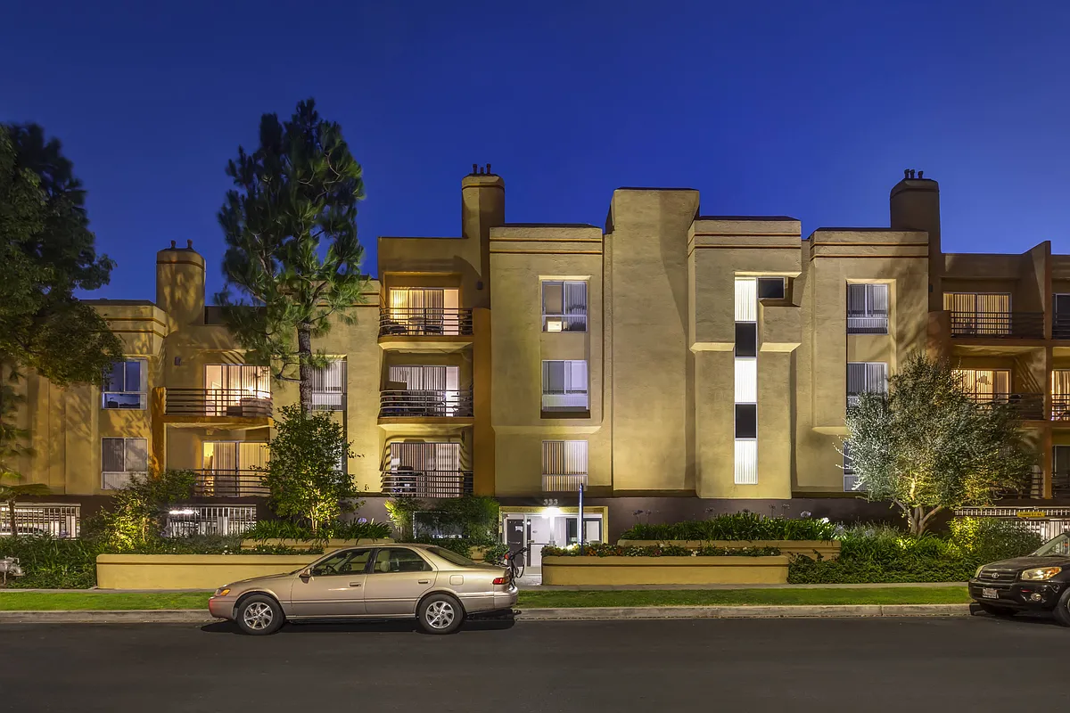 Apartments in Burbank, CA - Across the Street Night Time Exterior View of Community Lit Up.jpg - Toluca Terrace Apts.