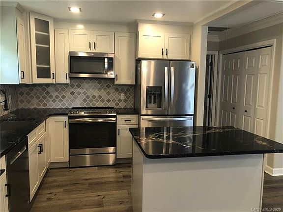 5th image of 2701 Hillmont Dr