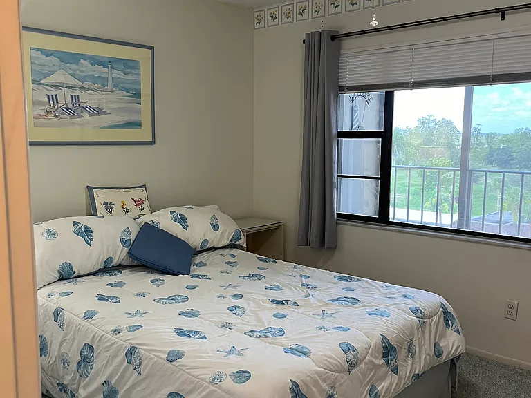 Second/guest bedroom with queen size bed.