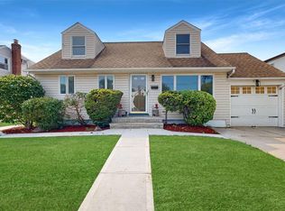 24 Salem Rd, Hicksville, NY 11801