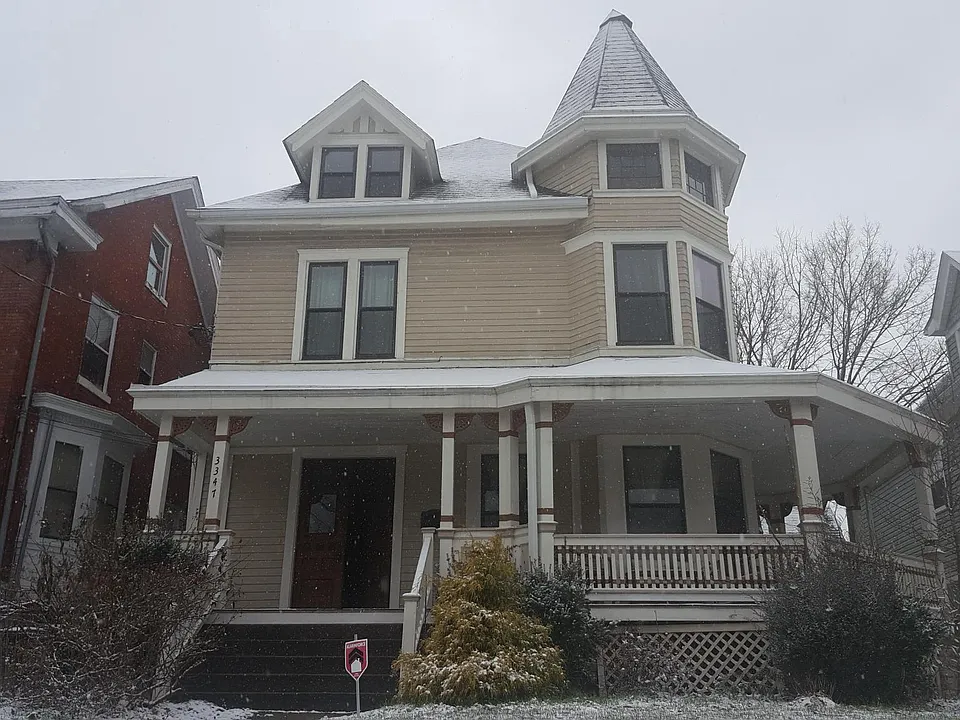 3347 Woodburn Ave #2