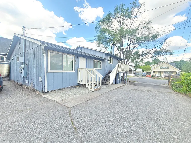 2410-2414 E Queen Ave. — Photo 2