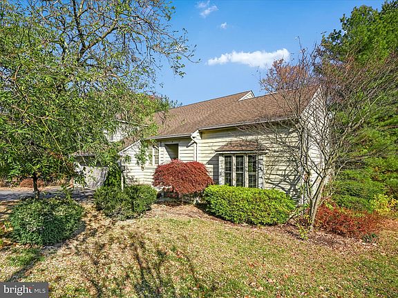 2nd image of 608 Glenwood Dr