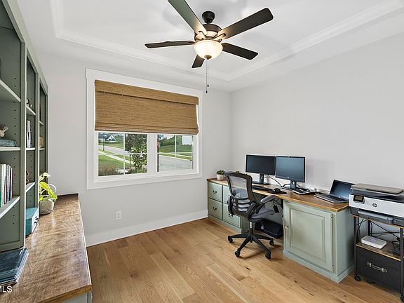 5th image of 209 Winston Pl