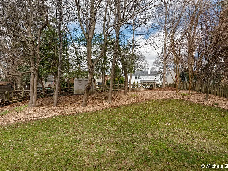 272 Yale Ct — Photo 50