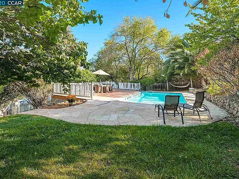 2411 Warren Ln #B — Photo 16