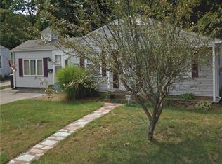 21 Vermont Ave, Rumford, RI 02916