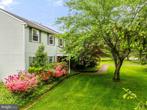 195 Grasshopper Dr, Ivyland, PA 18974