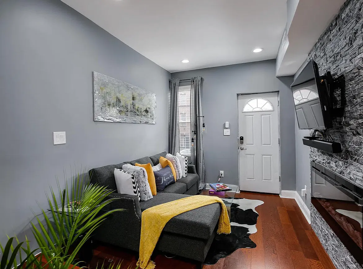 614 South Luzerne Avenue - 1 (Top Back Room) — Photo 3