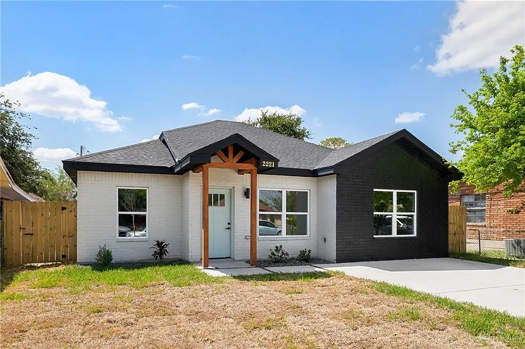 3 bed, 2.0 bath, 1332 sqft, $1,600 — Photo 1