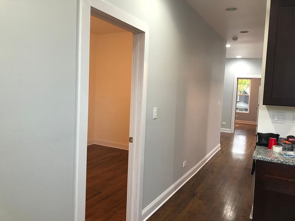 1st image of 3338 W Berteau Ave