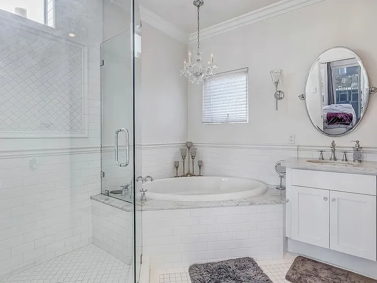 145 W Hawthorn St — Photo 16