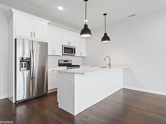 4th image of 648 E Bowen Ave #3
