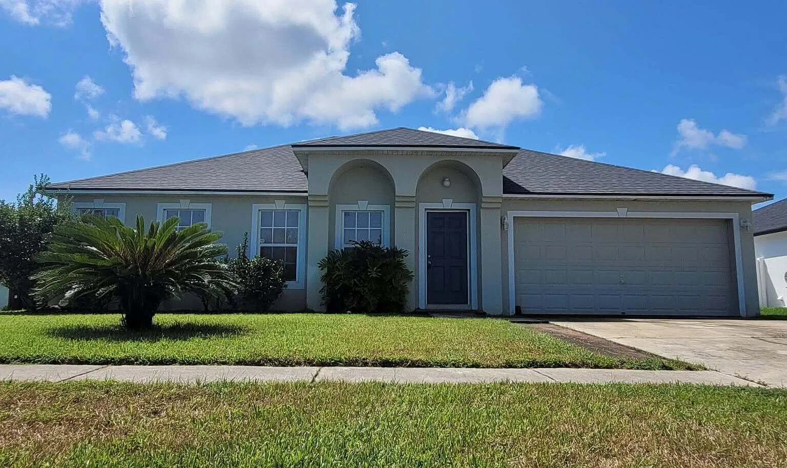4 bed, 2.0 bath, 2129 sqft, $2,150 — Photo 2