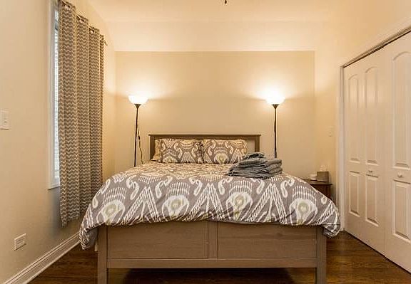 3rd image of 1007 N Ashland Ave APT 2