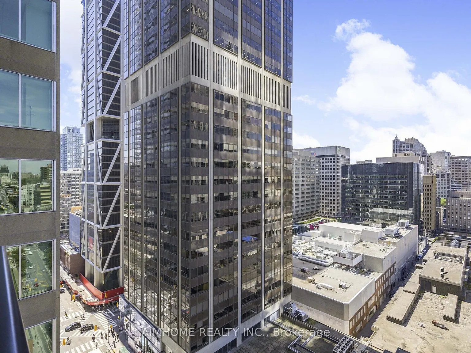 771 Yonge St — Photo 2