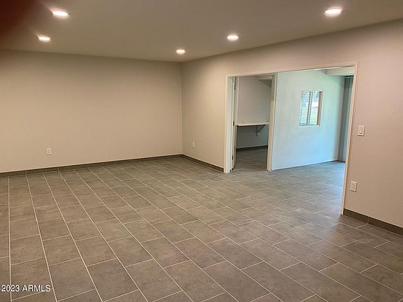 3rd image of 10636 W Roundelay Cir