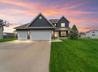 409 Tailfeather Ct NW, Bondurant, IA 50035
