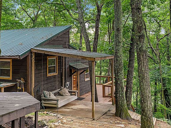 5th image of 114 Whisper Wood Ln