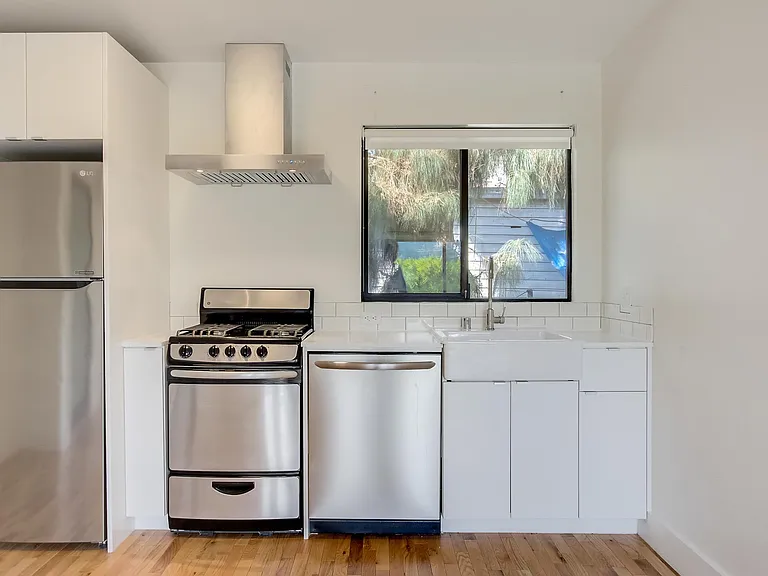 5525 Media Dr #8 — Photo 8