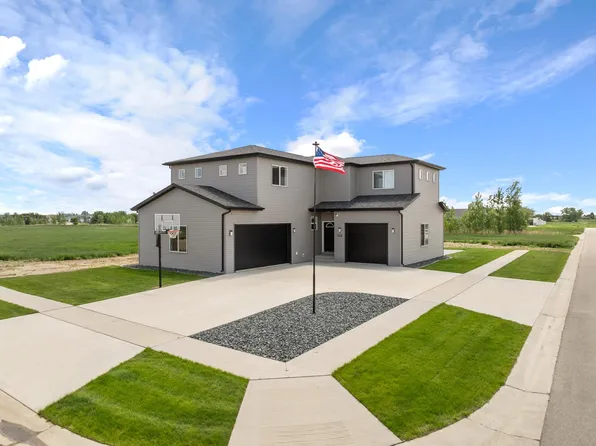 524 9th St NW, Surrey, ND 58785