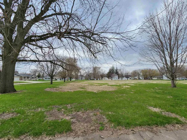 1601 Grand Ave #7-10, Emmetsburg, IA 50536