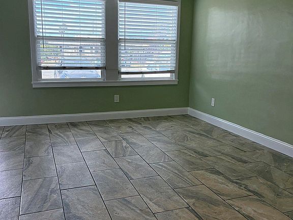2nd image of 18 W Chanslor Ct
