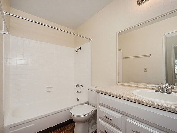 5th image of 121 Laurie Meadows Dr APT 560