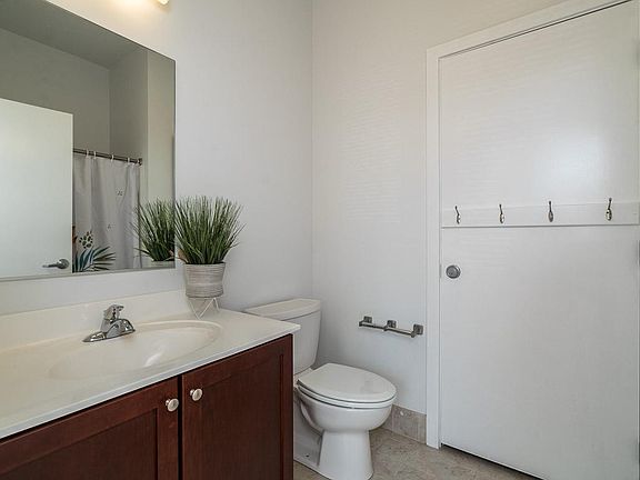 4th image of 3301 Henry Ave #405