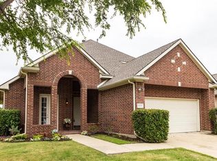 8801 Edinburgh Ln, Rowlett, TX 75089