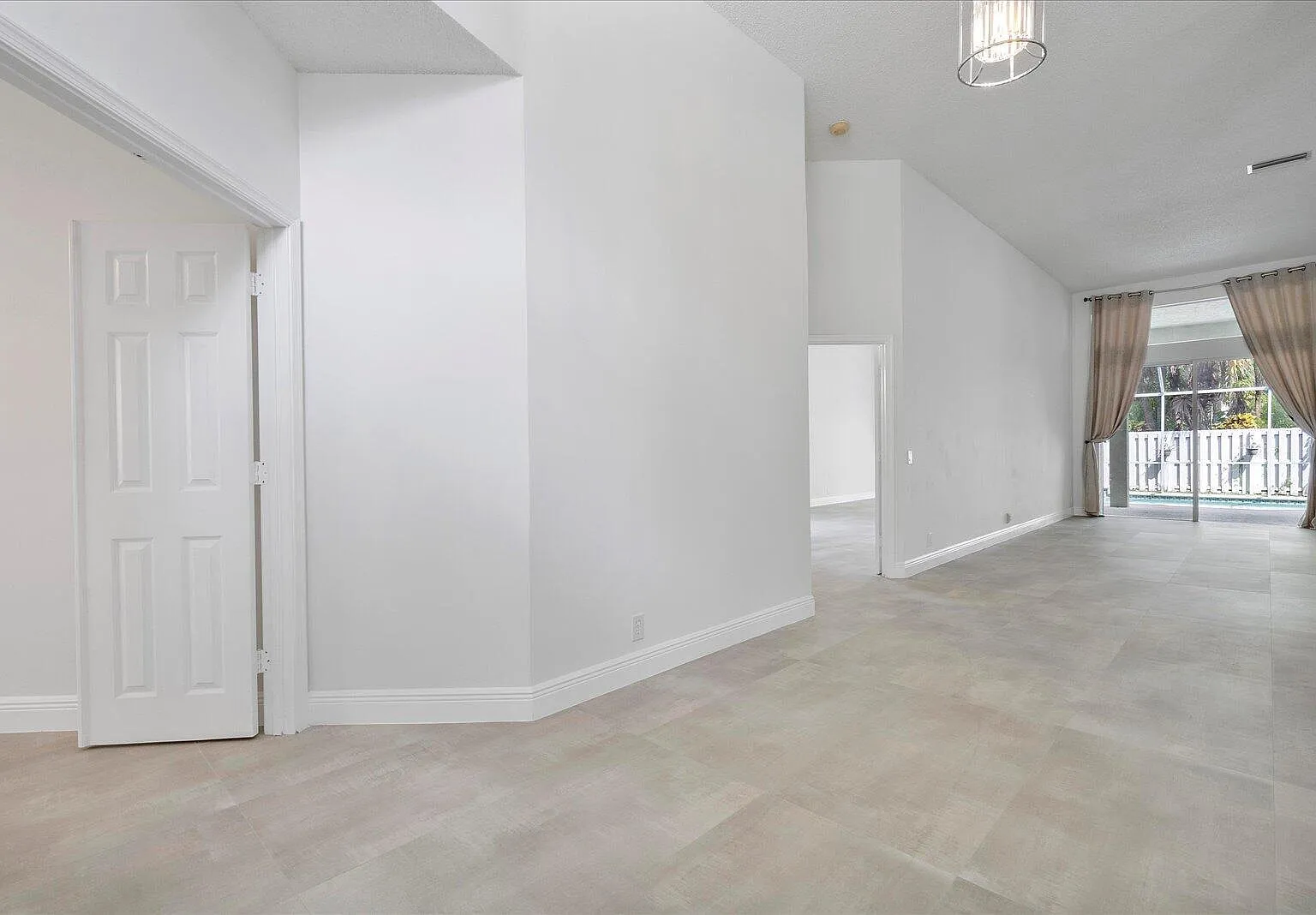 4 bed, 2.5 bath, 3073 sqft, $7,500 — Photo 4