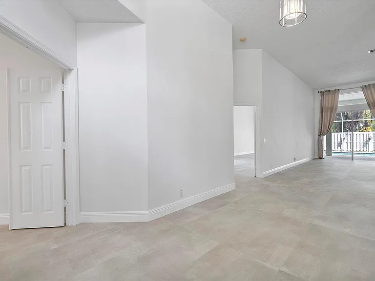 970 Greenwood Rd — Photo 6