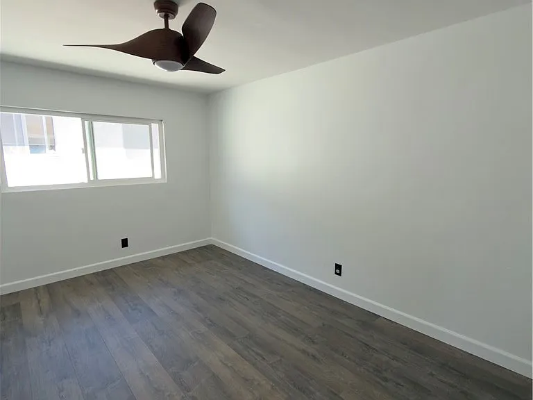 1023 W 19th St #4 — Photo 5