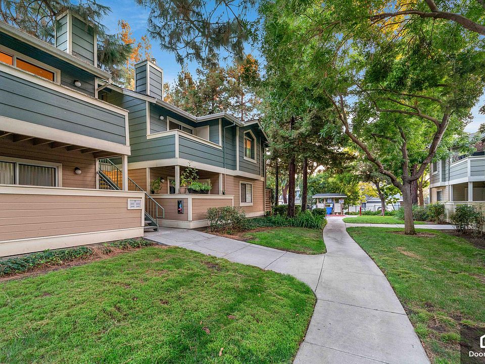 1st image of 2692 Somerset Park Cir