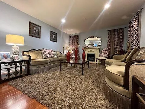 1611 Kings Valley Dr — Photo 5