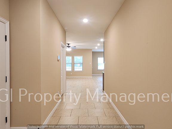 3rd image of 140 Canales Cir
