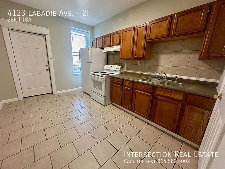 4123 Labadie Ave #2F — Photo 5