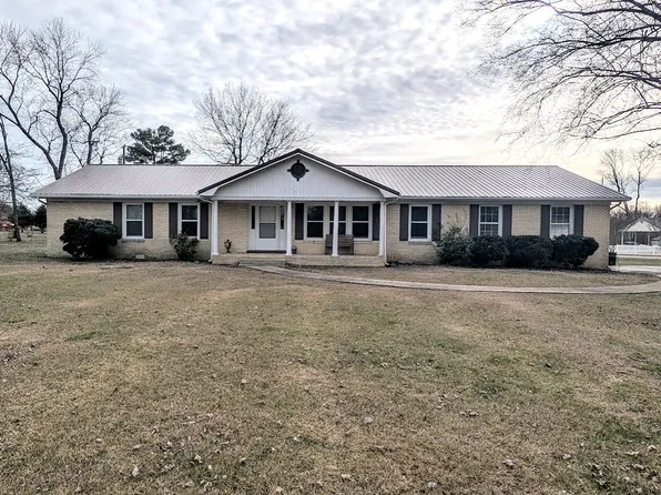 2 S Patrick Rd, Fayetteville, TN 37334