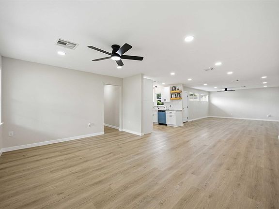 4th image of 724 Oriole Ln