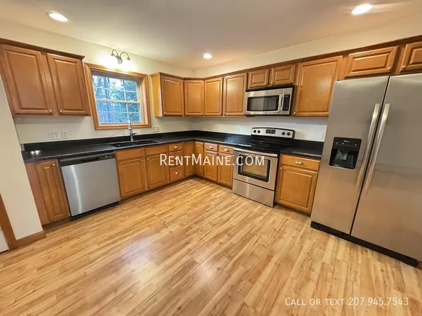 208 Western Ave APT 6, Hampden, ME 04444