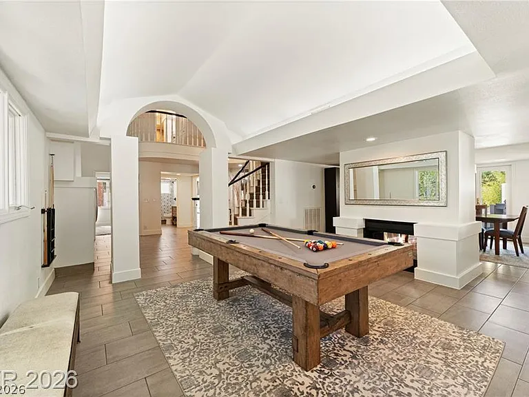 2233 Versailles Ct — Photo 11