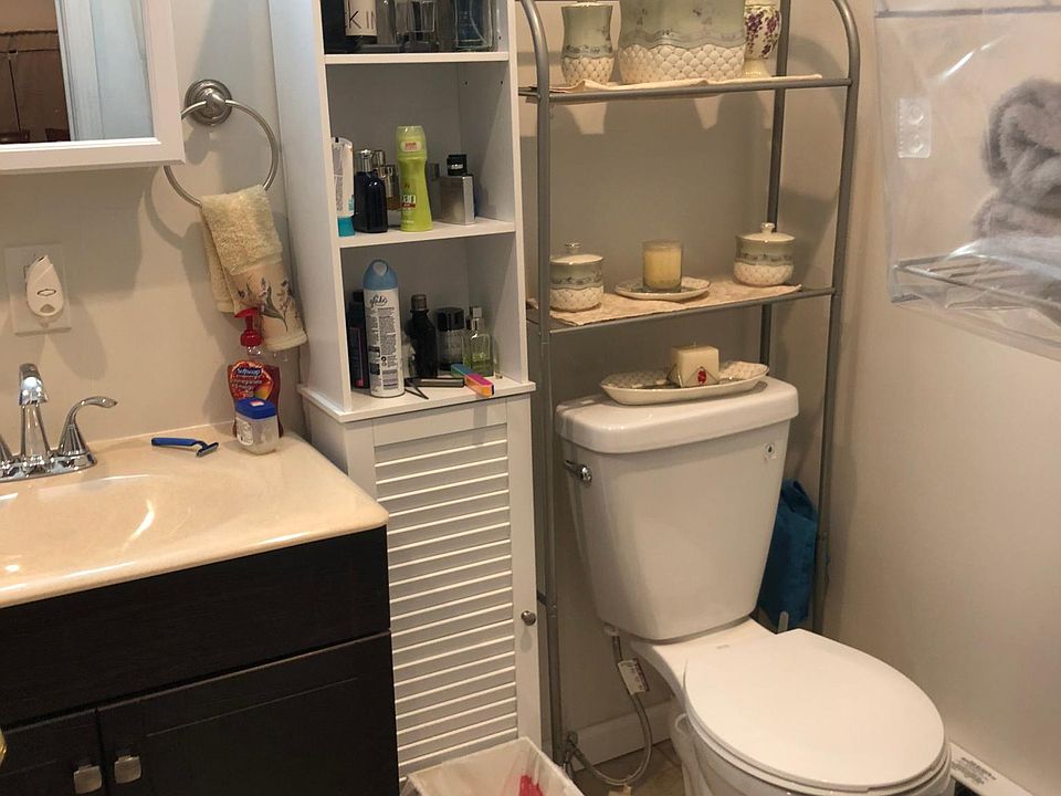 2nd image of 403 Main St APT 3