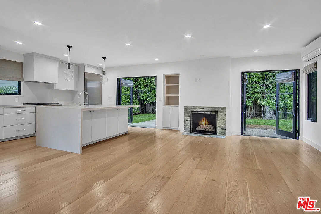 1 bed, 1.5 bath, 900 sqft, $4,583 — Photo 4