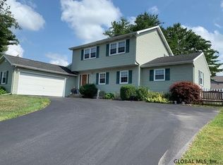 5 Pinecrest Cir, Ravena, NY 12143
